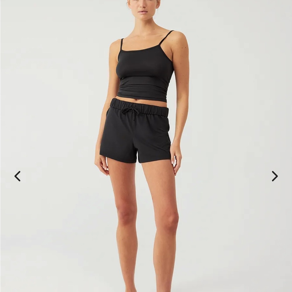 Outdoor voices 3.5” cloudknit short